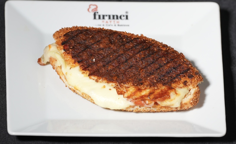 Çemen, tomato, and kaşar toast