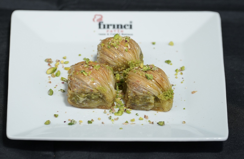 Pistachio mussel baklava