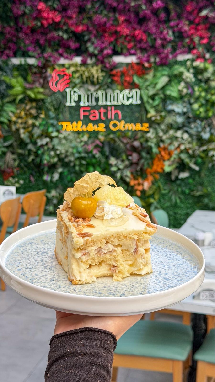 Pineapple-Almond American Cake