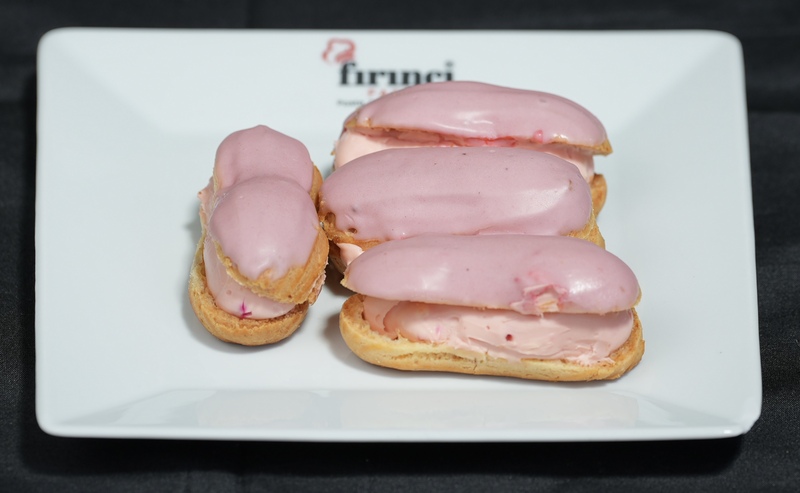 Raspberry éclair